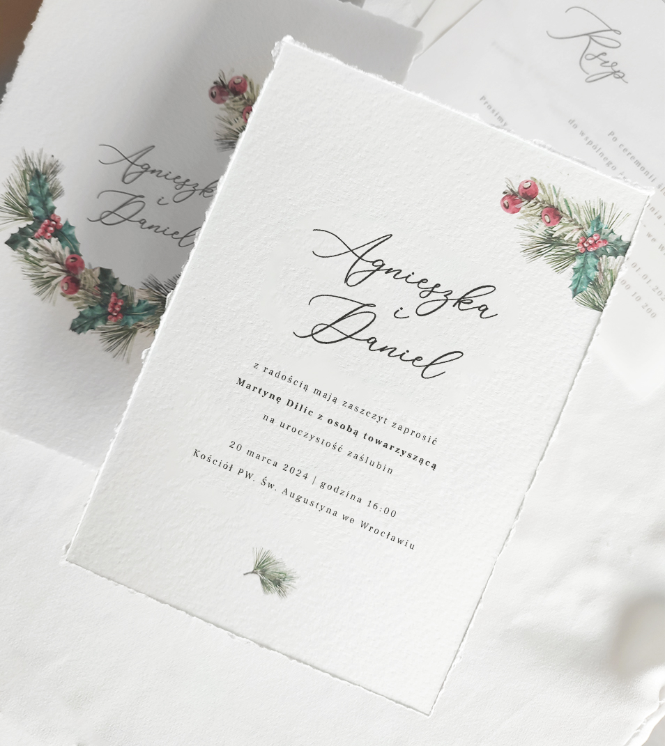 Zaproszenia ślubne leśne wykonane na papierze, który imituje papier czerpany. Romantyczne, z kalką.