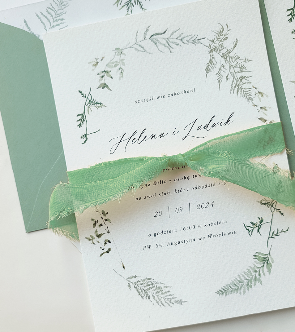 Zielone zaproszenie ślubne, eleganckie, z wstążką szyfonową. Motyw przewodni zaproszenia na ślub - paproć.