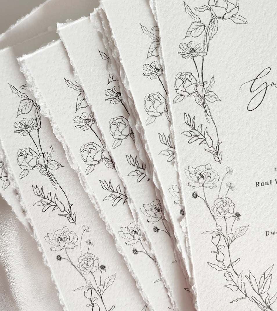 Kartki ślubne, których motywem przewodnim są piwonie wykonane na papierze imitujący papier czerpany.