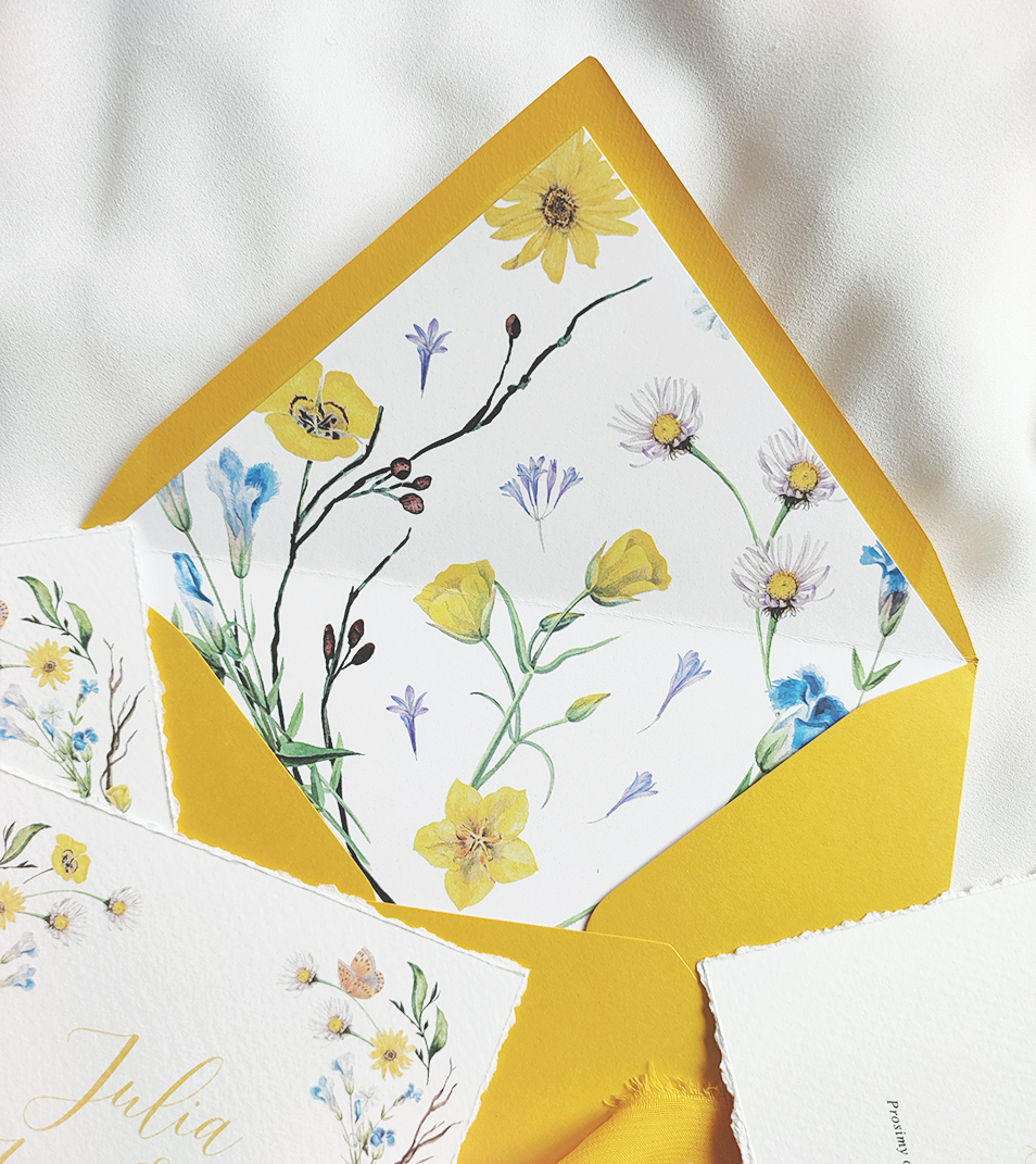 Żółta koperta do zaproszeń ślubnych. Motyw przewodni - kwiaty polne.