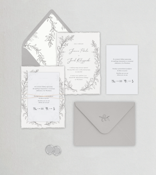 Minimalistyczne, romantyczne, szare zaproszenia ślubne, ktorych motywem przewodnim są listki. Zaproszenia na ślub wykonane na papierze imujący papier czerpany.